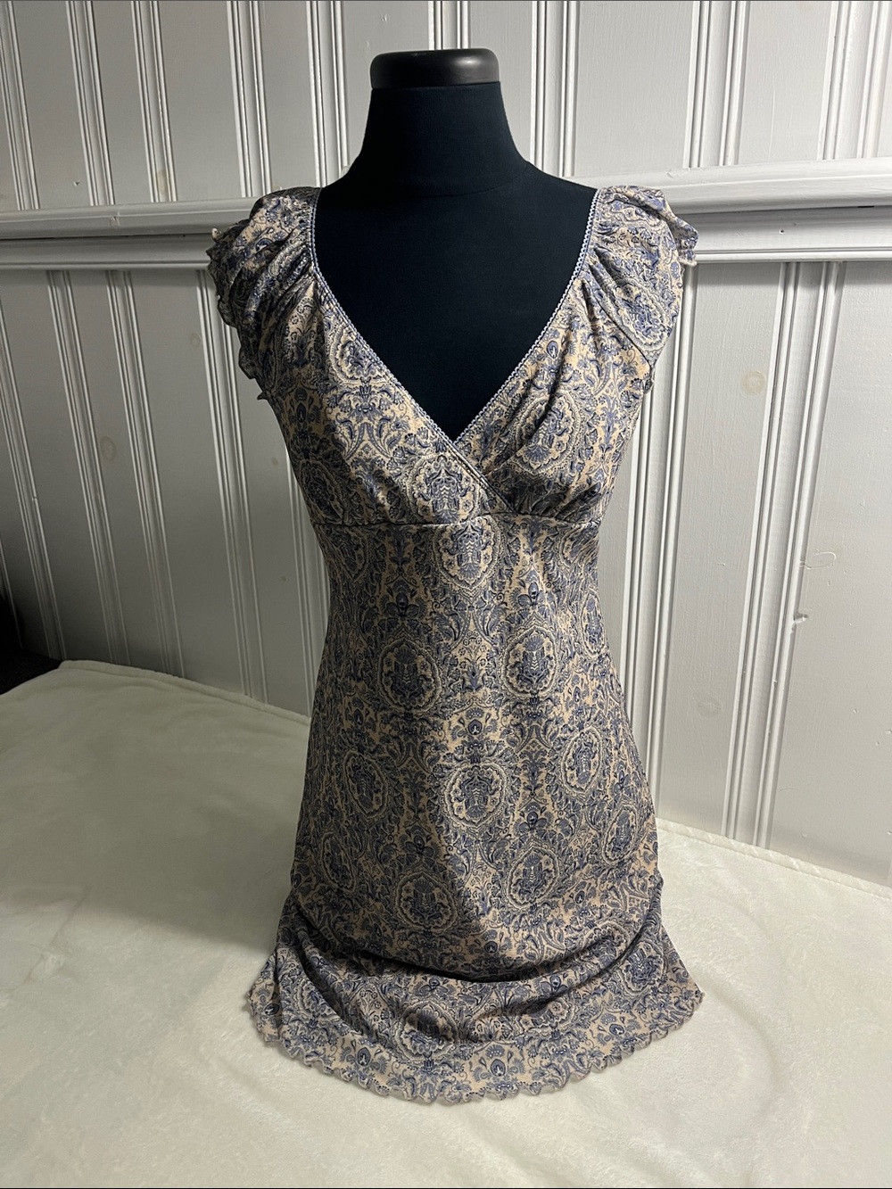 Women’s Blue and Cream Paisley V-Neck Dress